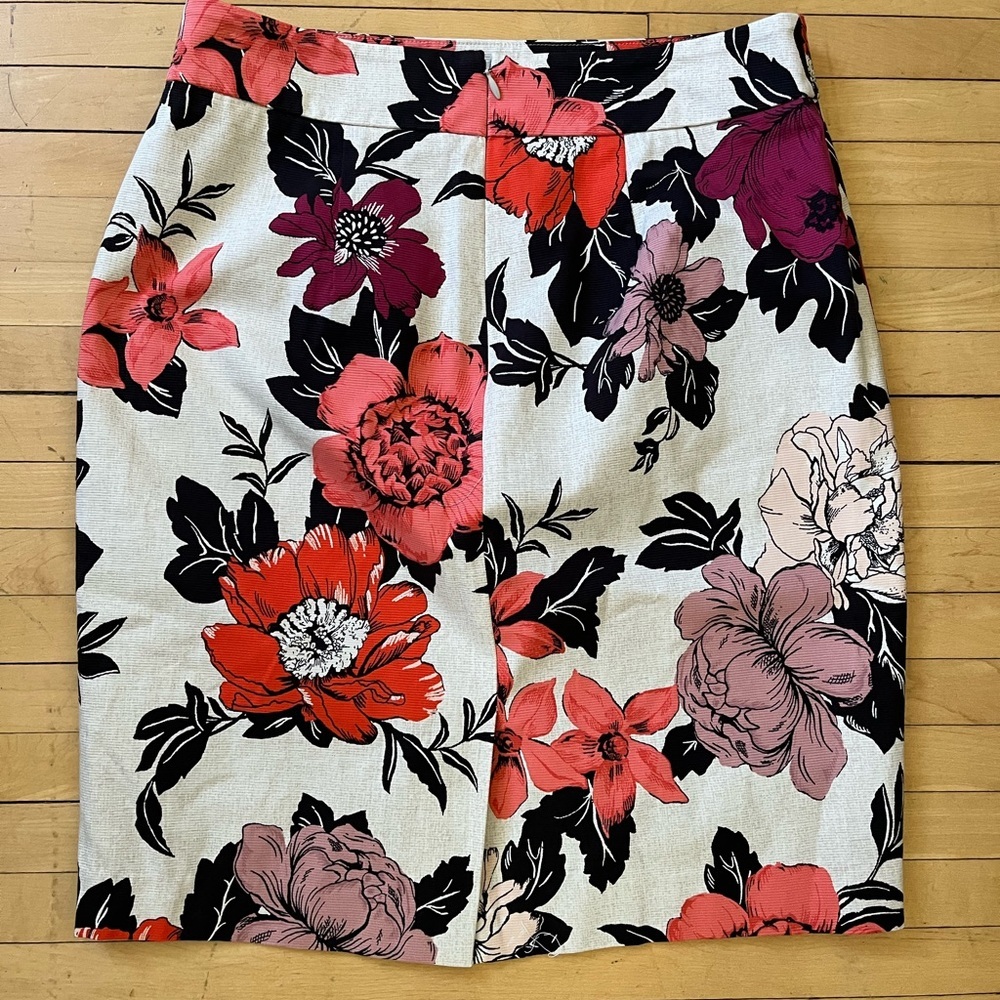 Ann Taylor Floral Pencil Skirt - Picture 2 of 3